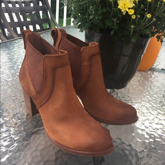 UGG Shoes - NWT, Ugg Cobie, short boots